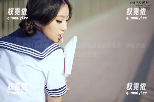 AISS爱丝(钻石版) - 下载陈雅漫的玩袜质感作品集，真的很适合今晚的沙发约会哦！