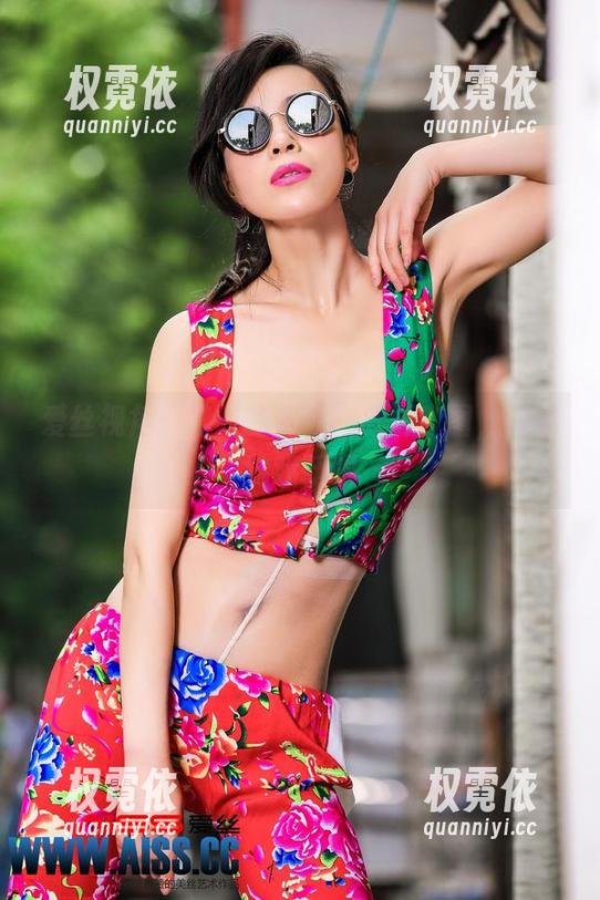 爱丝视角：禁闭的舞鞋，高清套图，仿佛对我眨眼