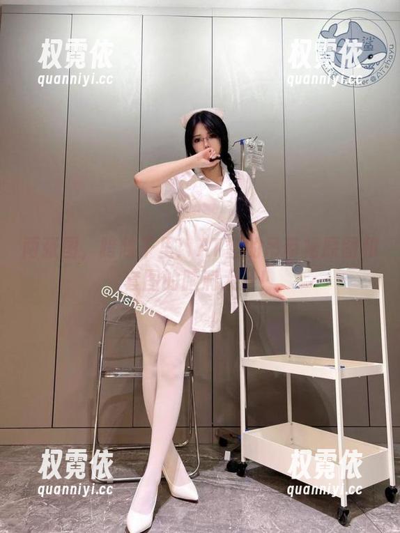 两张图，跨越千里：AT鲨的吊带裙原图和套图的脑洞大开！