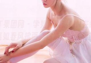 GIRLT果团网 – 学姐周琰琳LIN在线，写真如春风拂面，你准备好了吗？