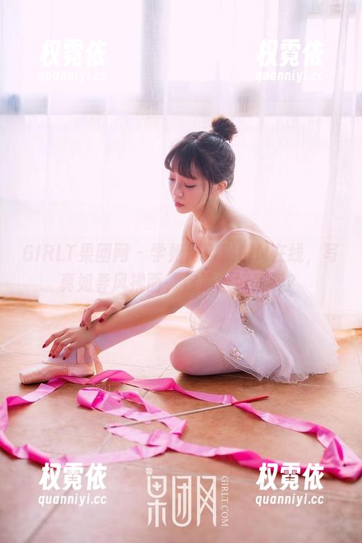 GIRLT果团网 - 学姐周琰琳LIN在线，写真如春风拂面，你准备好了吗？