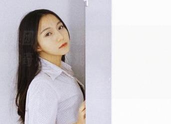 GIRLT果团网 – 莫雅琪的写真集中，职业装像是种奇妙的游戏，看着看着就想参与，真有趣。