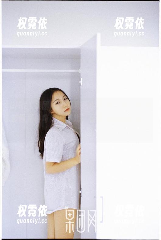 GIRLT果团网 - 莫雅琪的写真集中，职业装像是种奇妙的游戏，看着看着就想参与，真有趣。