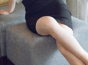 HuaYang花漾 – 免费图集：在教室里的周大萌，看书还是看你？