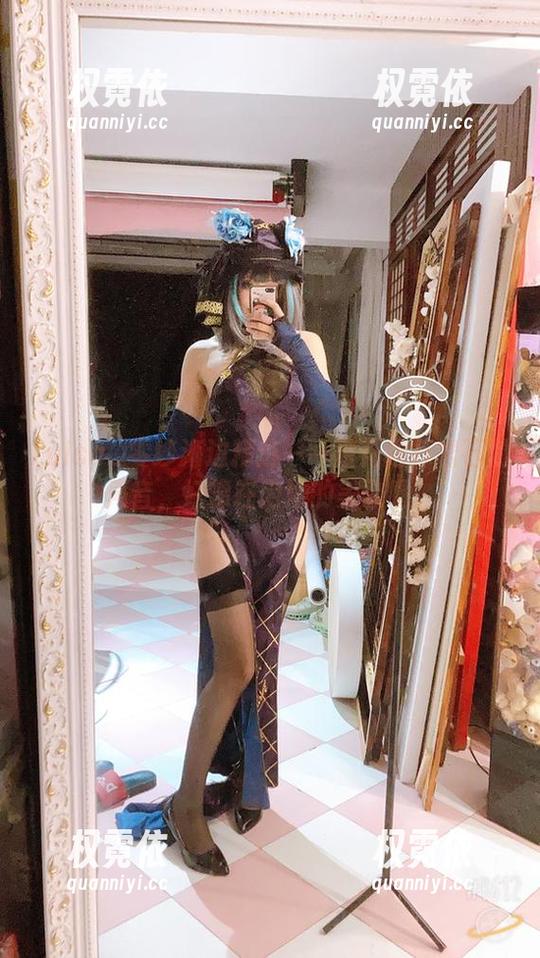 Luisa_零纱海边精选——浪花拍打岩石的声音，好像在为她的美歌唱。