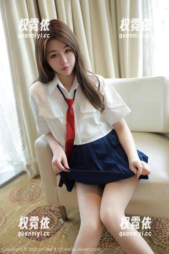 MFStar模范学院 - 每张艾莉Evelyn的皮衣照片都在说：“你也来试试，涂黑色指甲油，小心别被路人点赞。”