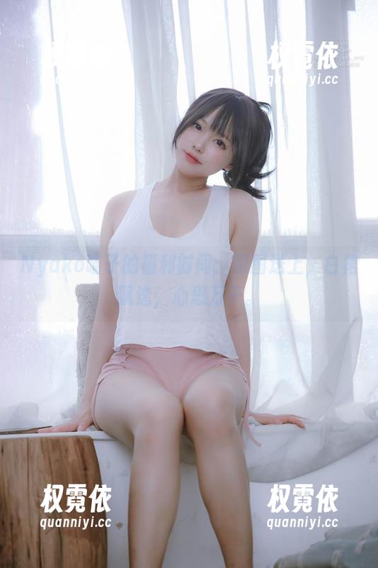 Nyako喵子的福利时间：原图送上，白裙飘逸，心思万千。
