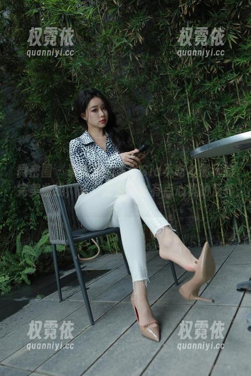 微密圈 - 最新作品集：Sia不吃鱼展示的完美曲线，是“无鱼”也有点心机的反转。