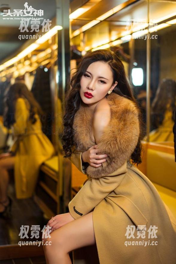 TouTiao头条女神-曲佑熙 TouTiao头条女神 - 不花一分钱就能下载曲佑熙在泳池的美照,果然还是有便宜可捡的。