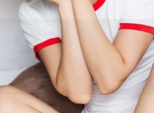 TouTiao头条女神 – 一看美纳子内衣高清图，我的方向盘都快让我开偏了，注意力要控制啊！