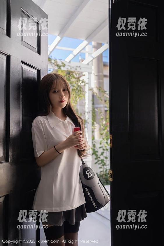 Xiuren秀人网 - 美图党在Manuela玛鲁娜这里，下载一键就能变成女王迷吗？