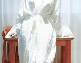 Xiuren秀人网 – 严利娅Yuliyaの图库：修女的宁静时刻，分享一段不寻常的灵魂旅程。