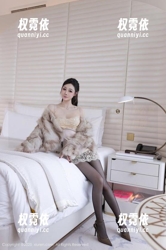 Xiuren秀人网 - 大琪琪Emily的办公室：无圣光，只剩我和文件的“亲密接触”！图片。