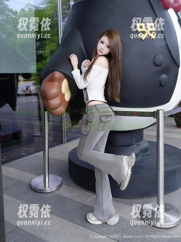 Xiuren秀人网 - 奶芙乔乔美足图集上线，作为“脚惨”控我应该激动吗？