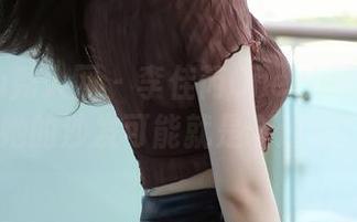 Xiuren秀人网 – 李佳芮Cherie最新居家美图：她的沙发可能就是个迷你T台吧。