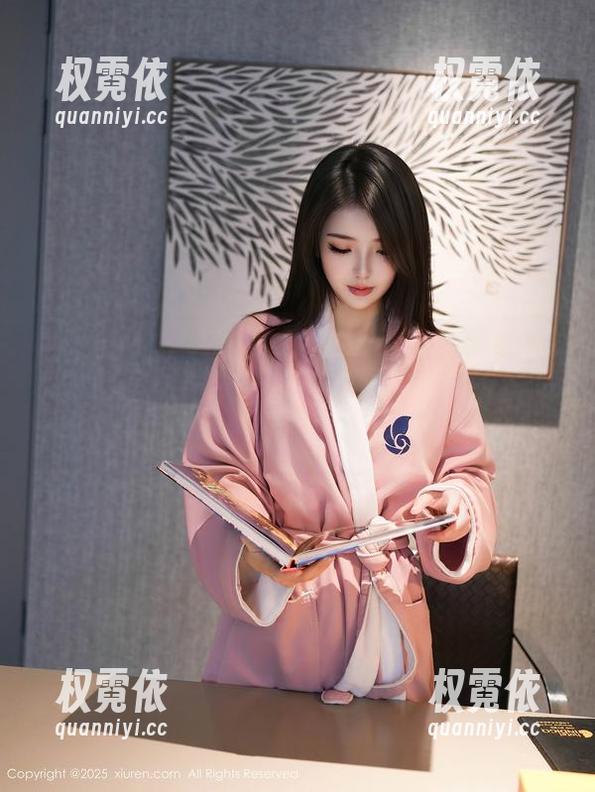 Xiuren秀人网 - 短裤套图更新，雨瞳Yoyo又在夹击我们的眼睛，太不节制了吧嘿嘿～
