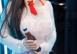 Xiuren秀人网 – 看呐，鹿小茜的裸足在图片里，蹬掉那些无所谓的鞋子，好才华横溢。