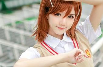 sally dorasnow多啦雪的套图里，每一件内衣都有自带光环的节奏，就像是个小明星。