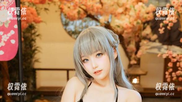 私拍如此真实，七七娜娜子带着《碧蓝航线光荣新春》的图集来啦，太带感了吧？