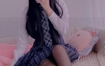 二阶堂宅绘子分享私房图片，黑皮袍对珍珠的爱恨交织
