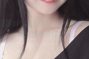 看佳佳酱ovo怎么把毛衣穿出新高度，高清图包静静等你点开。