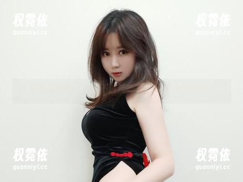 依依超级懒 依依超级懒:私拍不油腻,反倒让人觉得亮眼。