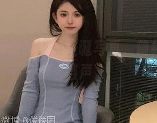 在线探探倦倦喵的圣诞写真，隐约传来铃铛声