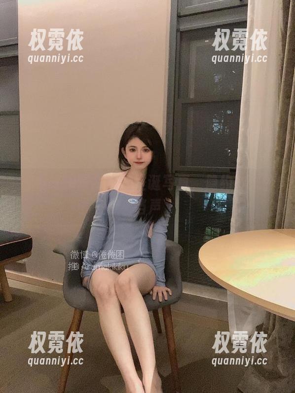在线探探倦倦喵的圣诞写真，隐约传来铃铛声