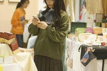 初夏女神 – 安妮短裙写真合集，有种让人忍不住想多看几眼的魔力。