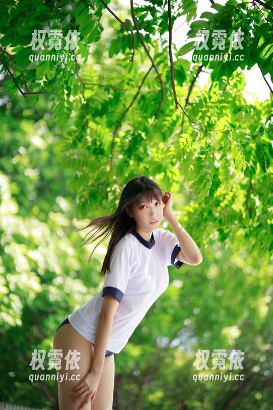 把周叽是可爱兔兔的阁楼少女往上集，福利图片包你想不到的好评！