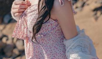 睡衣写真合集，不愧是咬一口兔娘，懒得想就能看到的那种休闲感。