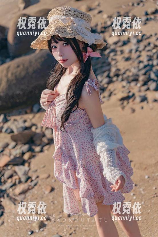 睡衣写真合集，不愧是咬一口兔娘，懒得想就能看到的那种休闲感。
