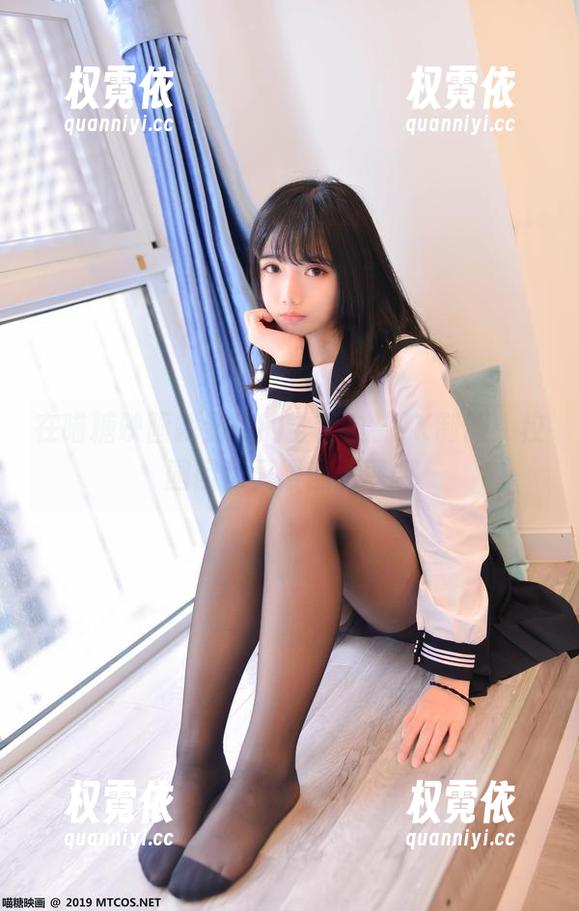 在喵糖映画找到你的全套白袜JK制服，校园回忆又慢慢涌现。