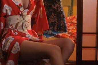 乌黑的晚餐和甜蜜的线上互动，大梨子不是御姐的写真没让人失望！