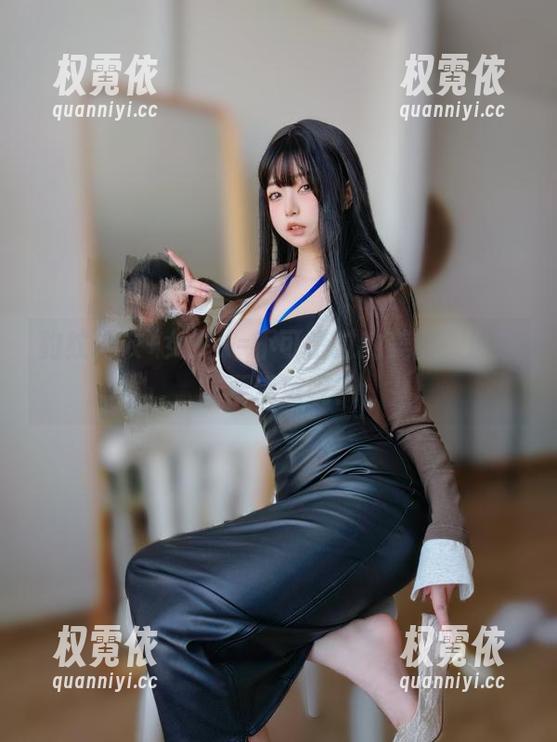 女主K 豹纹内衣+女主K=不可错过的美图,谁还需要道歉呢?