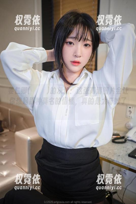 姜仁卿(강인경)的灰丝：这张高清图片会让你想起那种莫名的情愫，真的是太奇妙了！
