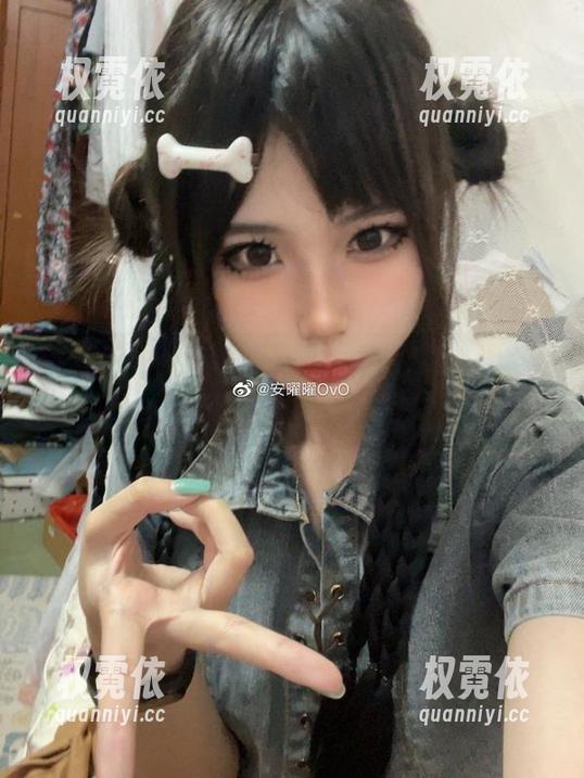 如果能把学妹的全部都装进安曜曜的镜头里，那该多好