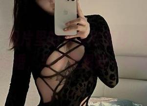 微密圈 – 图片里的宋昱欣婚纱，甜到让人想立刻结婚，当然是跟她一样的婚纱…