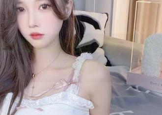 拍拍小小奶瓶儿的白丝美图，下载一键，开心带走！