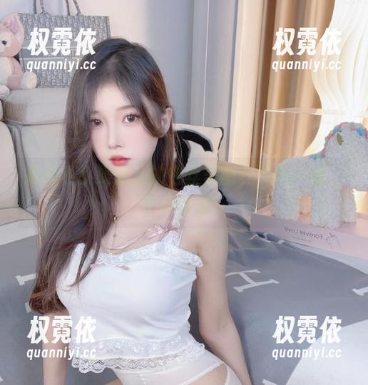 小小奶瓶儿 拍拍小小奶瓶儿的白丝美图,下载一键,开心带走!