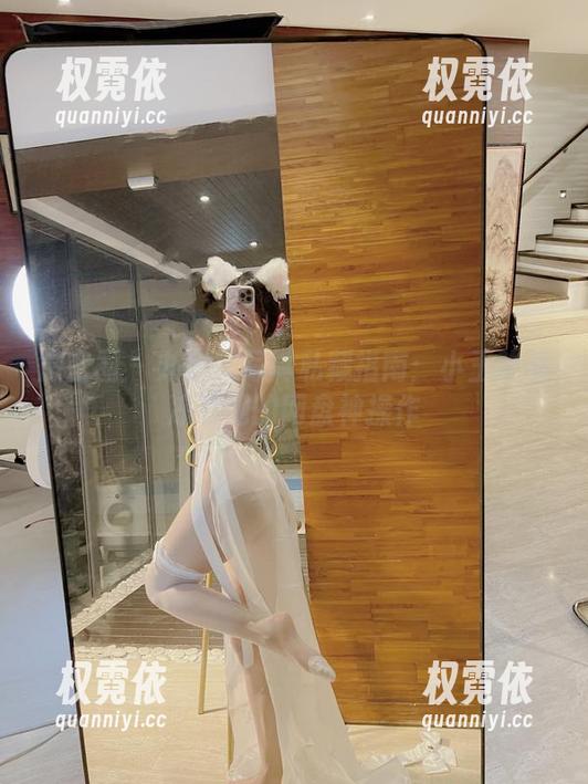 微密圈 - 办公室写真私藏指南：小玉吃果冻和她的网盘神操作