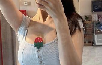 微密圈 – 小玉吃果冻的豹纹新装，下载就能“身带尾巴”！