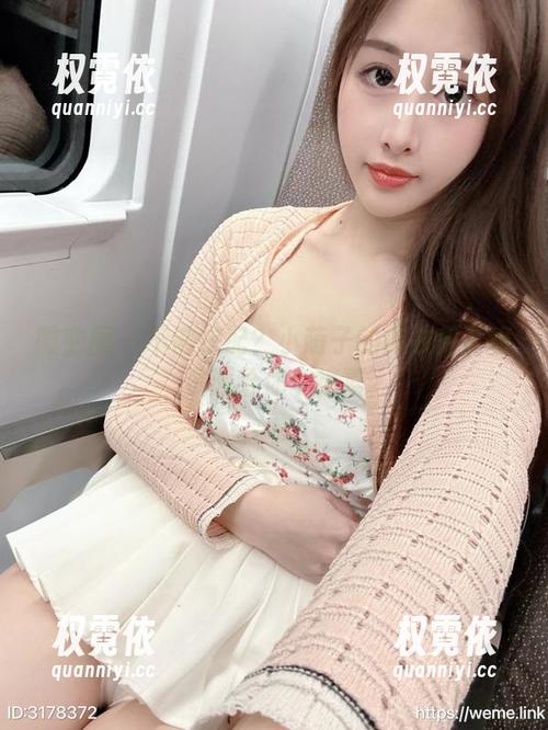 微密圈 - 不够搭配？小萌子的内衣秀写真资源给你个惊喜