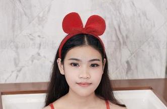 尤物馆 – 拥抱Seven小七，全套旗袍图集里总有些不那么谨慎的小打扮。