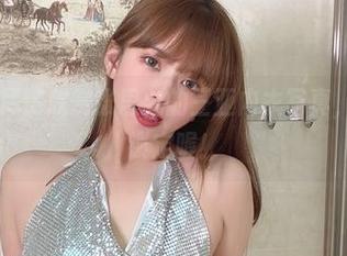 微密圈 – 尽情欣赏张思允的三亚内衣写真，资源快来锁定喔！