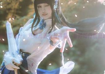 动人的吊带设计，戚顾儿最新写真集，看她如何收割眼球！