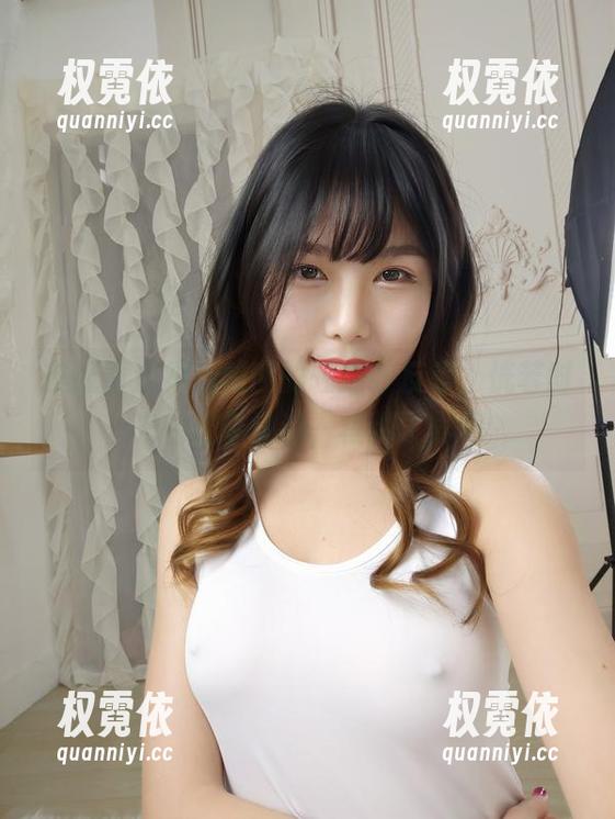 在线重温抖娘利世的轻婚纱反差，恍若时光在轻轻流淌，模糊了界限