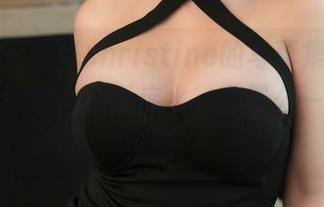 推女神 – 黄可christine的写真集，高清也难掩那迷人的死库水，有那么一点点紧张感…