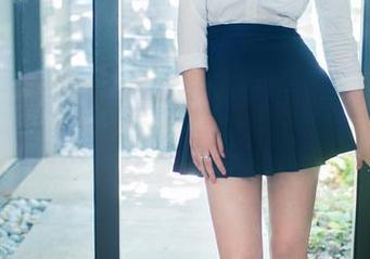 推女郎 – 定制写真？吻熙的自拍让我不知所措，心头小鹿乱撞