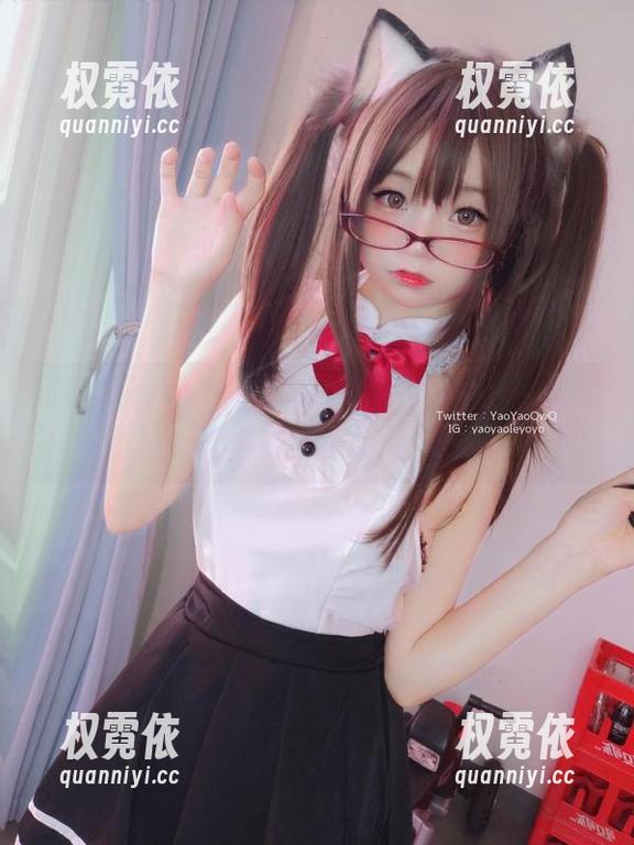 摇摇乐yoyo 摇摇乐yoyo的私拍水手服,挺括的样子让人觉得好像不碰又可惜。